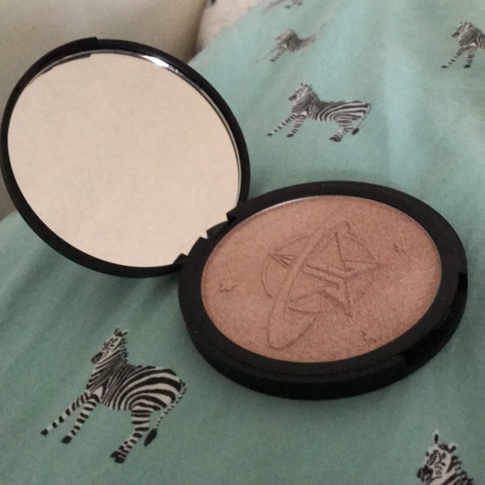 Jeffree Star Skinfrost in Eclipse